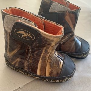 Baby booties camouflage for lil duckling